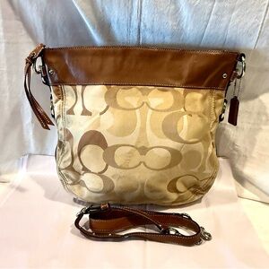 Gorgeous Coach Zoe Hobo Classic Shoulder/Crossbody Bag